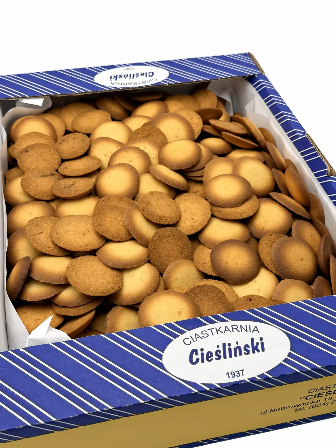 Otwarte niebieskie pudełko okrągłych ciastek Cieśliński